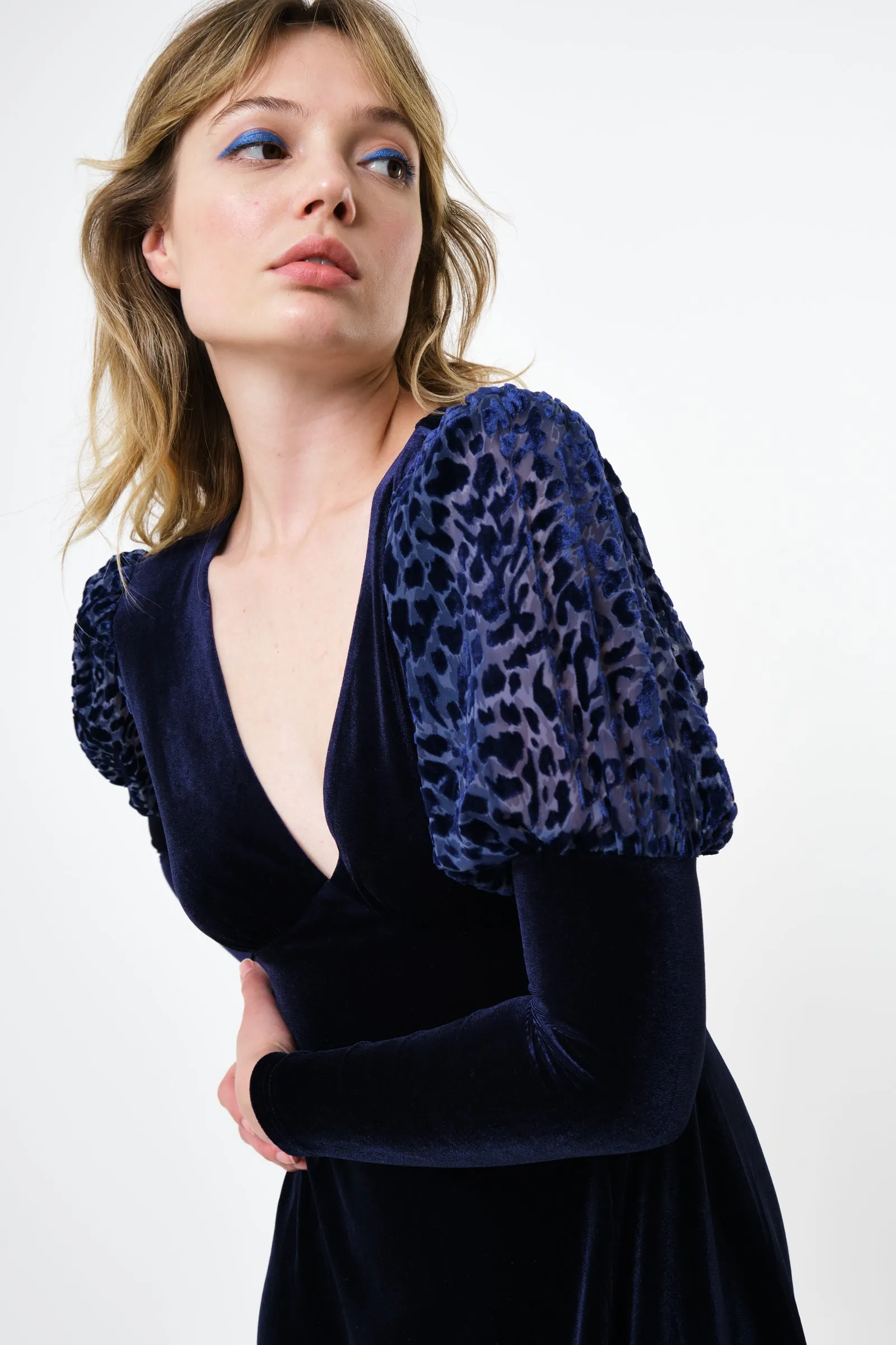 Moa Velvet V-Neck Midi Dress - Navy